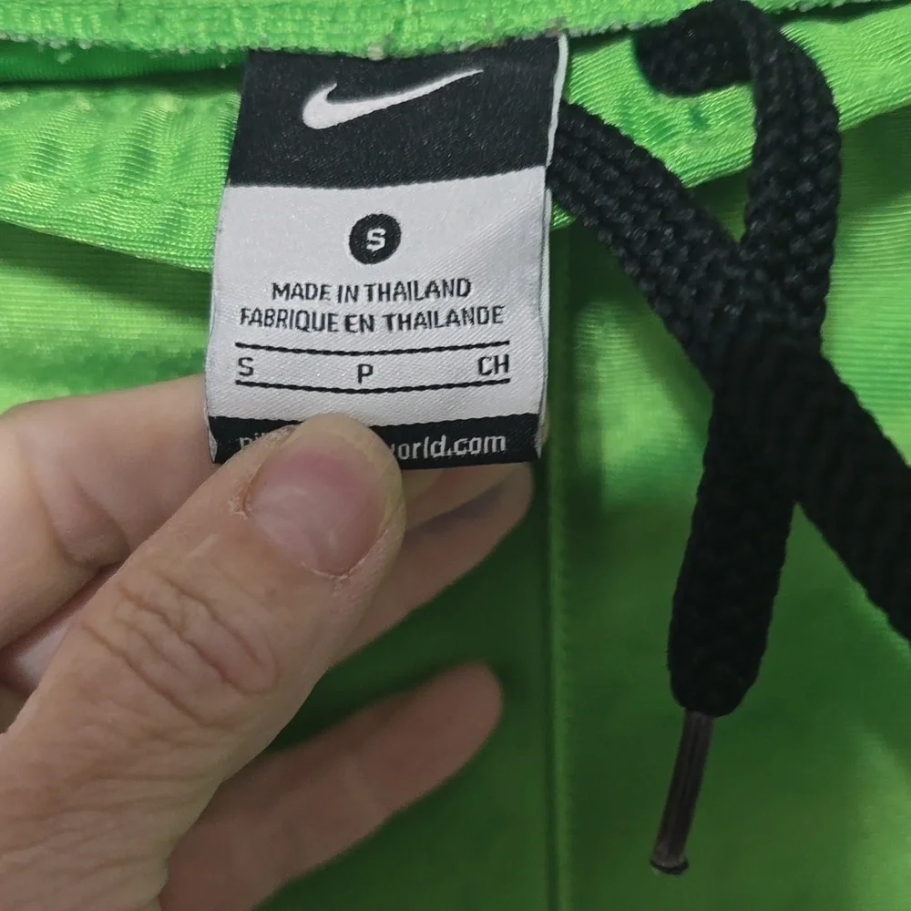Nike. Mens Green, blue and white shorts. Size S. They have a tie inside. - Picture 4 of 5